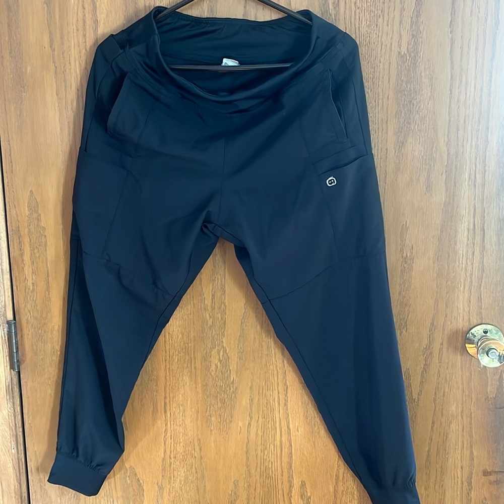 Wink scrub pants, black medium petite